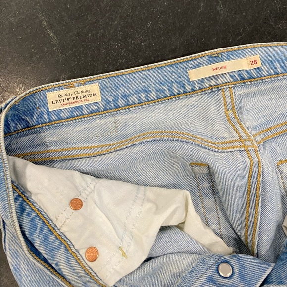 Levi’s High Rise Wedgie Skinny Denim - Picture 2 of 4